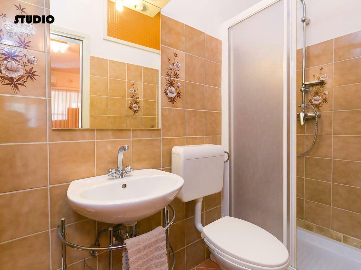 Apartments Nives 포레치 외부 사진